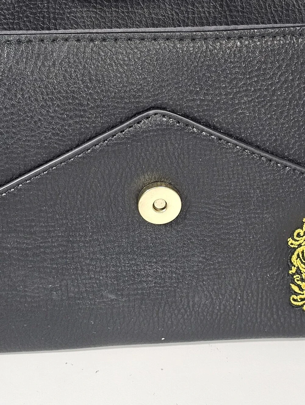 Danielle Nicole x Harry Potter Hufflepuff Uniform Clutch Gold Chain